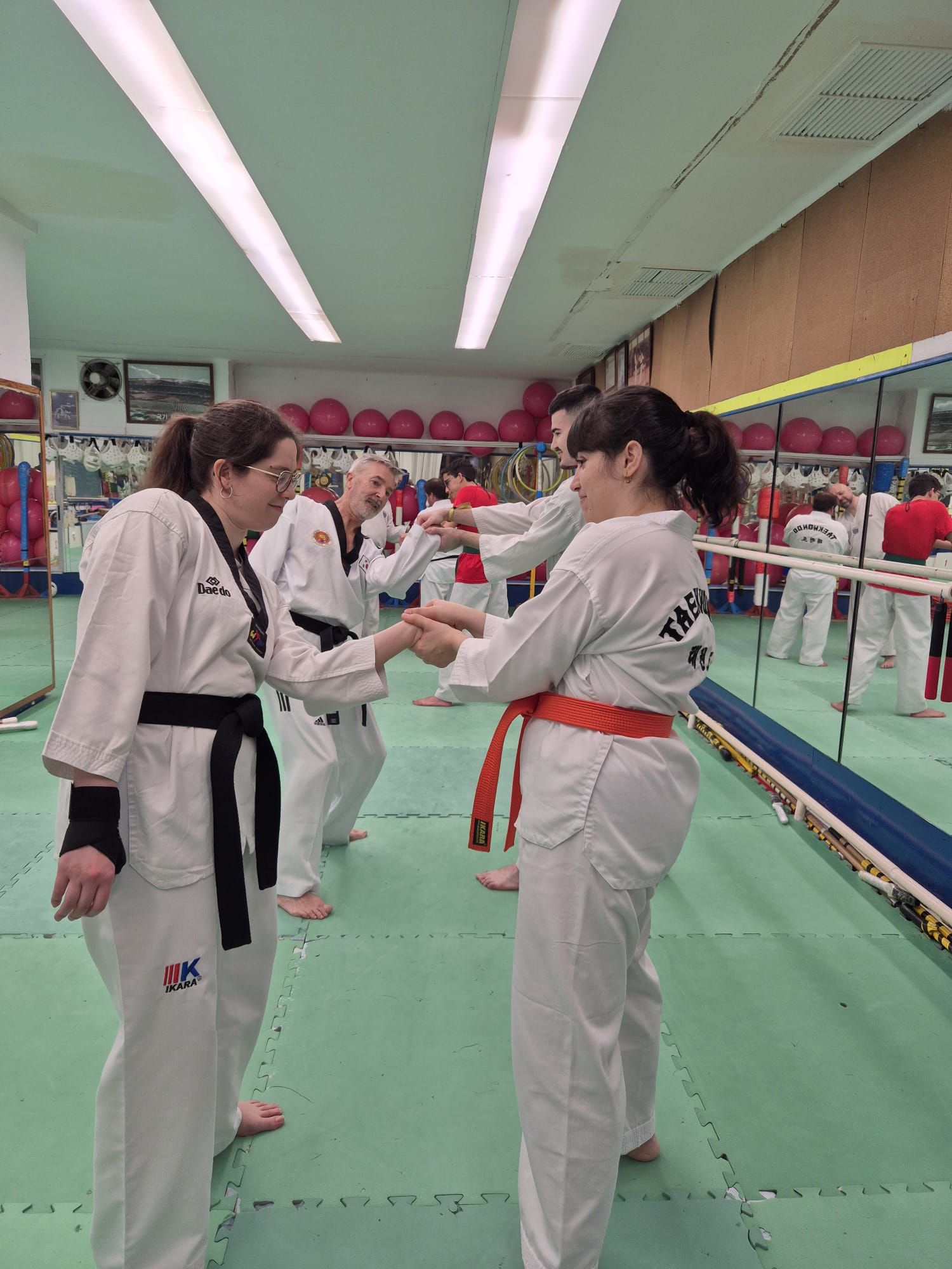 practica defensa personal girona